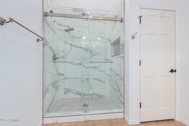 Building Photo - 816 E Forest Hills Dr