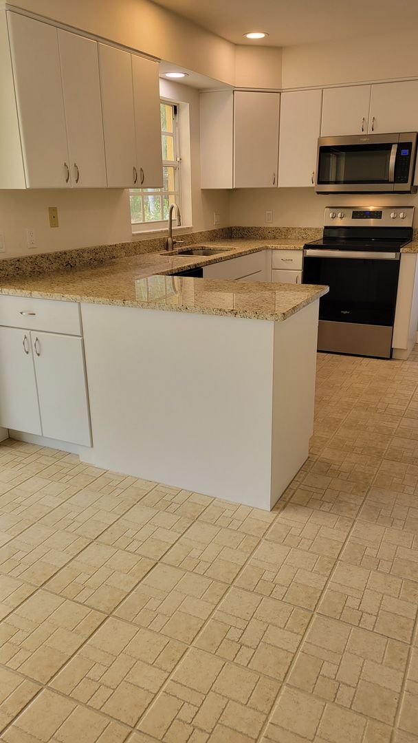 Building Photo - Annual UNfurnished renovated 2/2 villa in ...