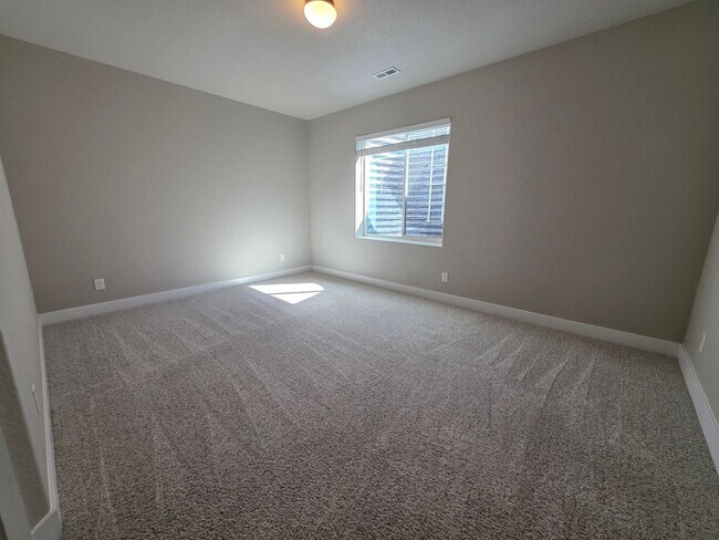 Building Photo - Spacious 5 Bed, 3 Bath Home in Desirable M...