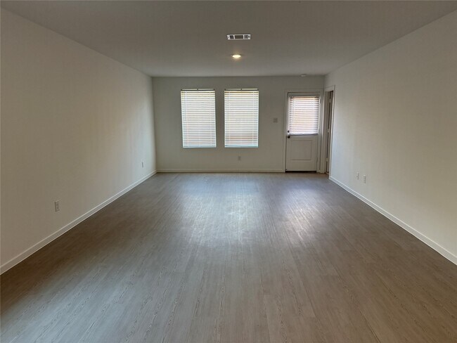 Building Photo - 3013 Blue Gem Ct