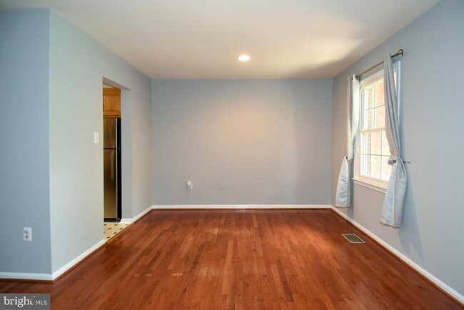 Building Photo - 14 Fenceline Dr