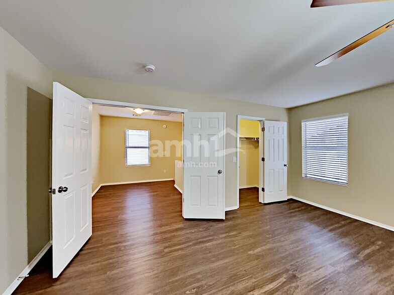 Building Photo - 6133 S Wilson Dr