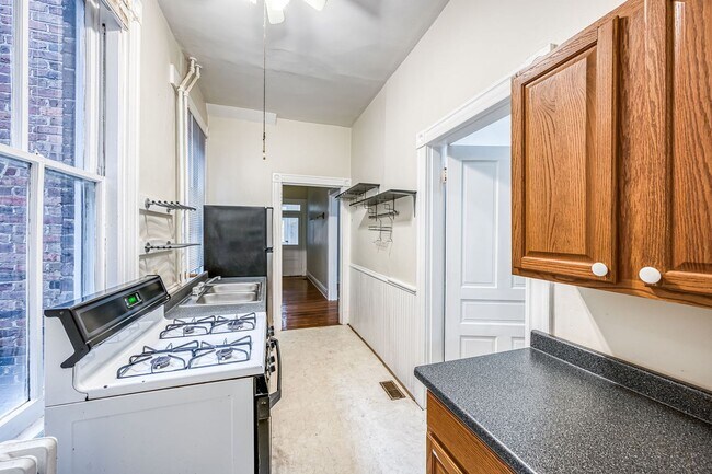 Building Photo - 3127 W Franklin St