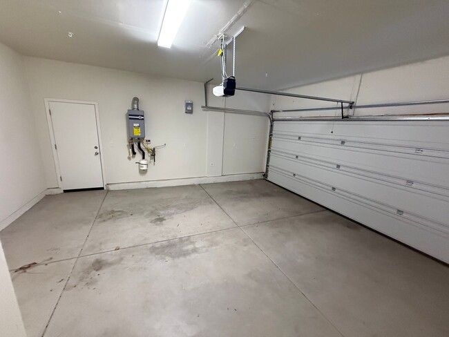 Building Photo - Beautiful Natomas 3 Bed / 2 Bath!