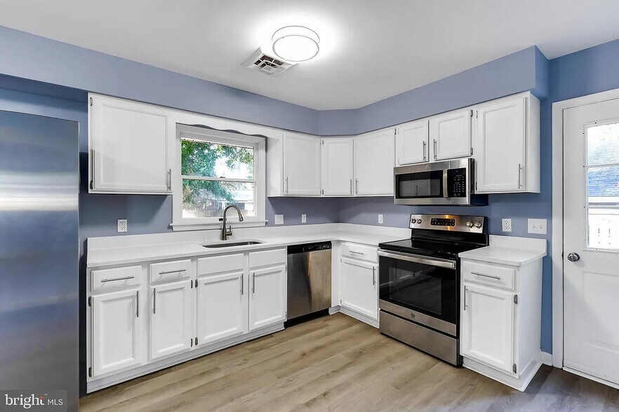 Building Photo - 107 Walden Dr