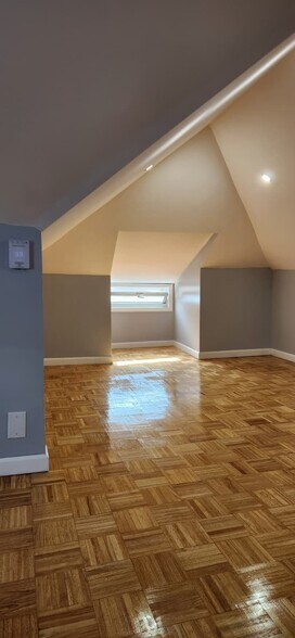 Building Photo - 427 Homestead Ave