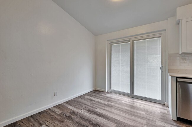 Building Photo - **First Month Free**