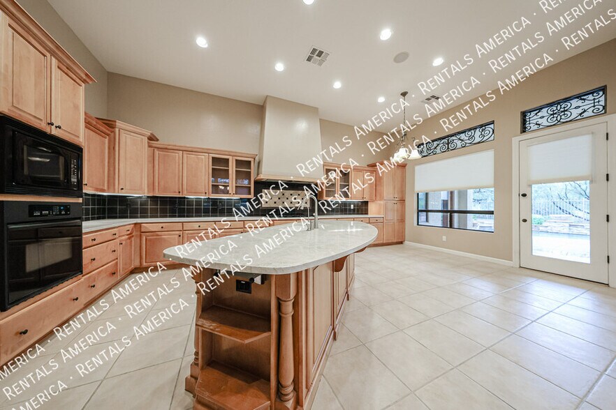 Building Photo - 7931 E Stonecliff Cir