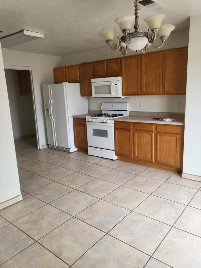 Building Photo - 9367 Vista Clara Loop NW