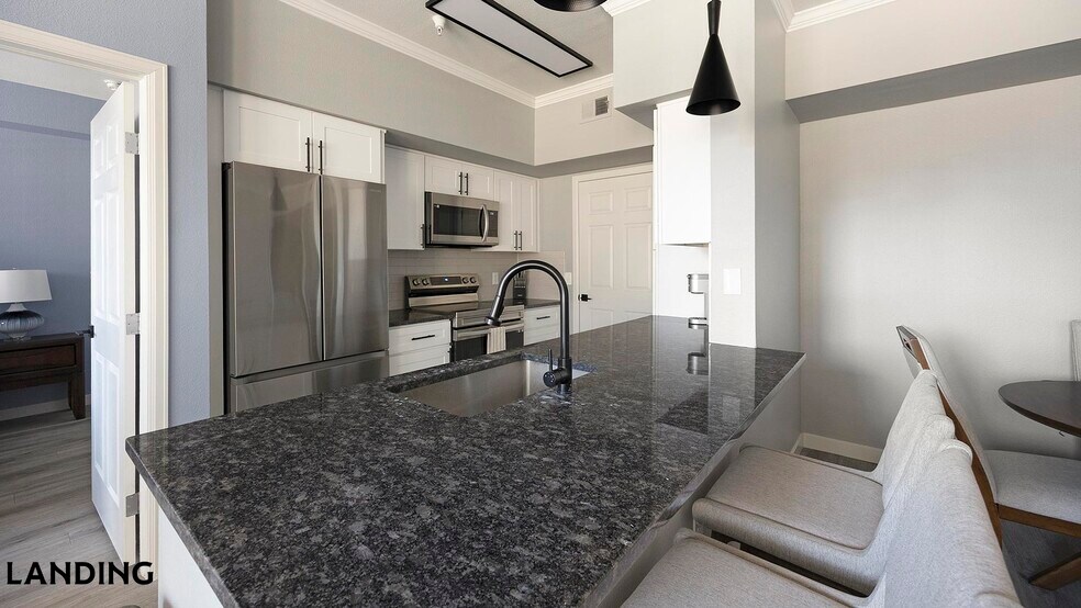 Building Photo - 901 Colorado Blvd