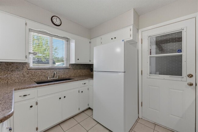 Building Photo - 5704 Cedardale Dr