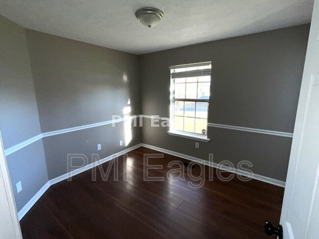 Building Photo - 916 Linda Dr