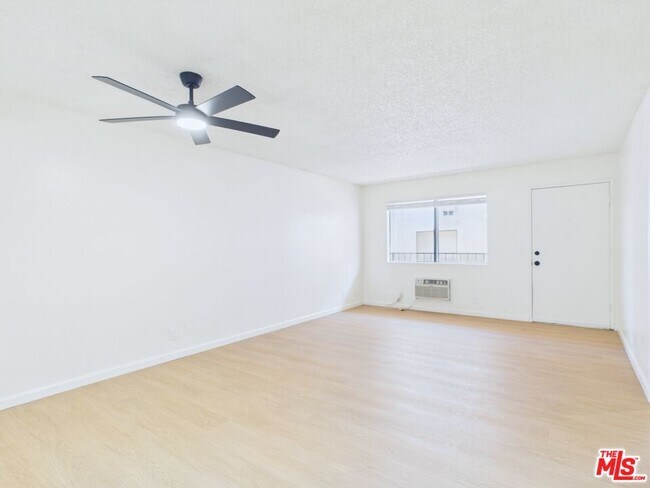 Building Photo - 236 S Ave 55