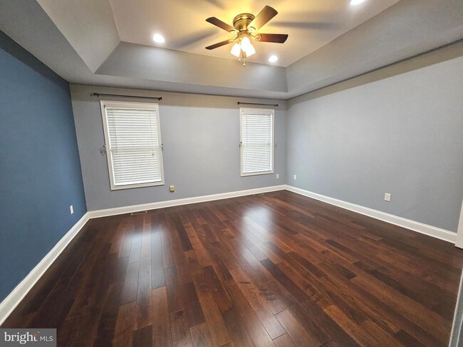 Building Photo - 5 Harcourt Dr