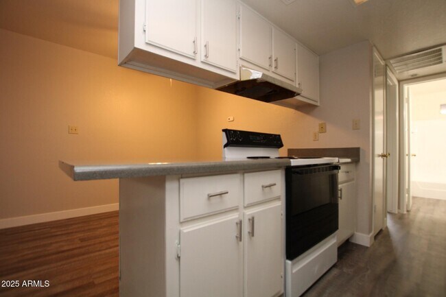 Building Photo - 3004 E Waltann Ln