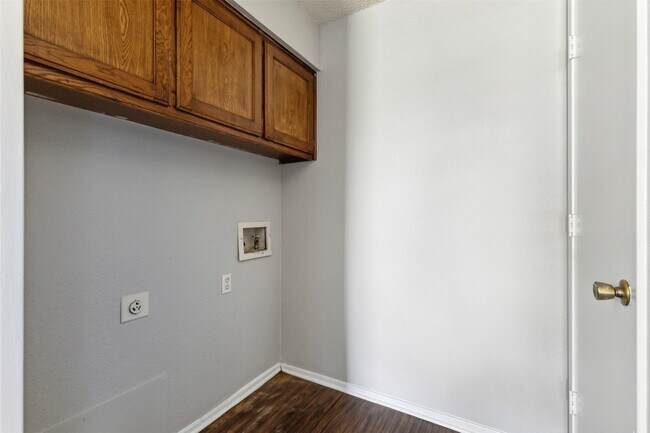 Building Photo - 2410 Lido Ln