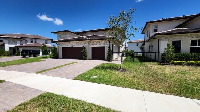 Building Photo - 12347 Green Oak Dr