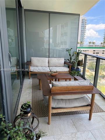 Building Photo - 460 NE 28th St