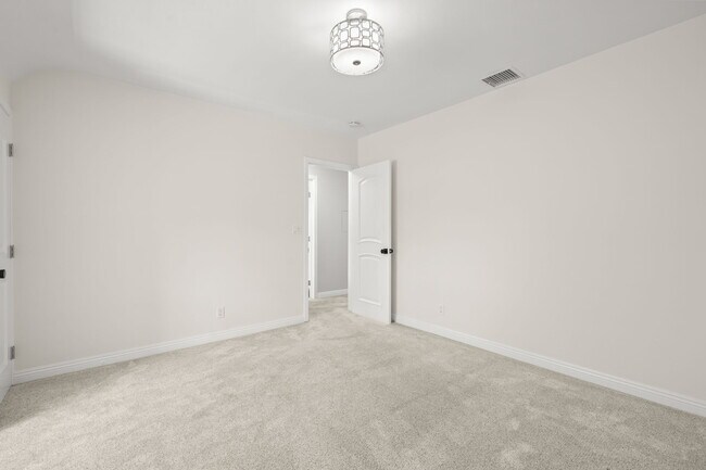 Building Photo - 15473 Lemay St