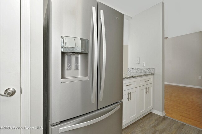 Building Photo - 240 Spring Dr