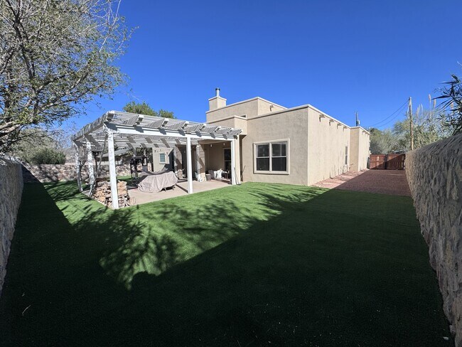 Building Photo - West El Paso Ranch Home