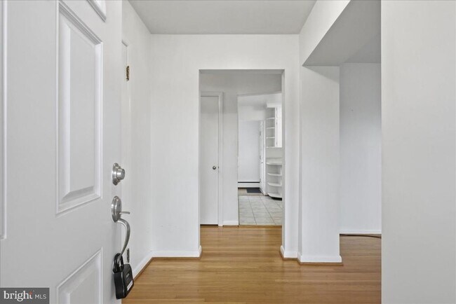 Building Photo - 3044 N Frederick Pike