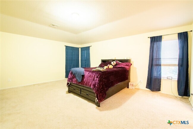 Building Photo - 5000 Willamette Ln