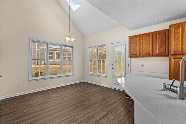 Building Photo - 2155 Southbrook Ridge NW