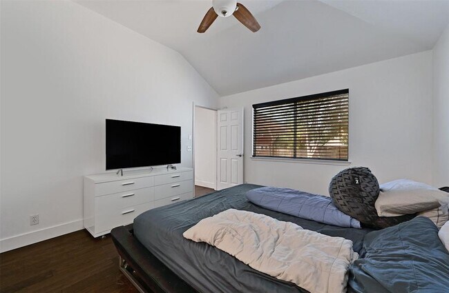 Building Photo - 610 Basil Dr