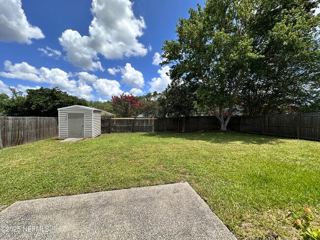 Building Photo - 9007 Bridgecreek Dr W