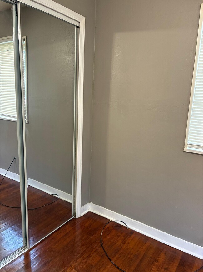 Building Photo - 1641 Woodburn St