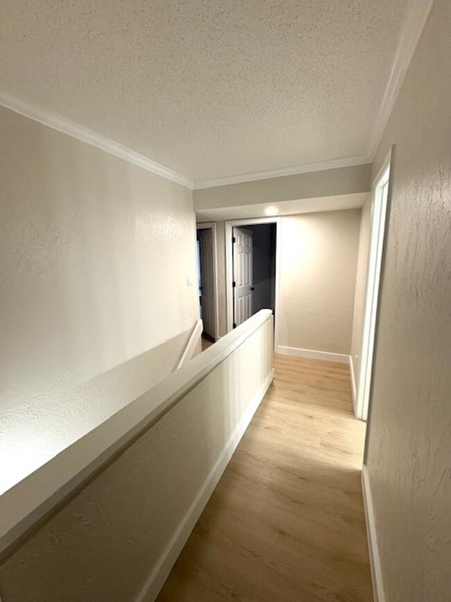 Building Photo - Stunning 4-Bedroom, 2.5-Bathroom Townhouse in the Heart of Sarasota!