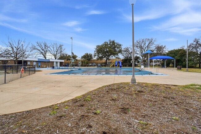 Building Photo - 1329 Mackie Dr