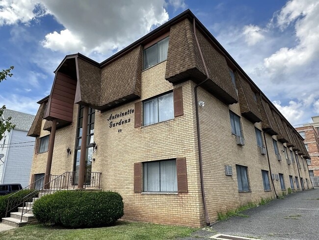 Building Photo - Antoinette Gardens - JULY RENT SPECIAL
