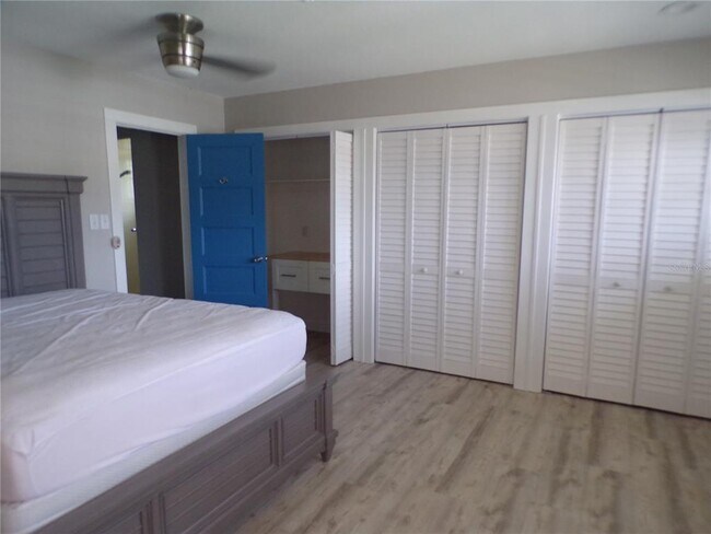 Building Photo - 2310 Palm Tree Dr