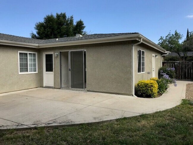 Building Photo - 541 Highland Dr