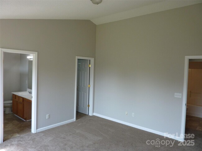 Building Photo - 8841 Laurel Run Dr