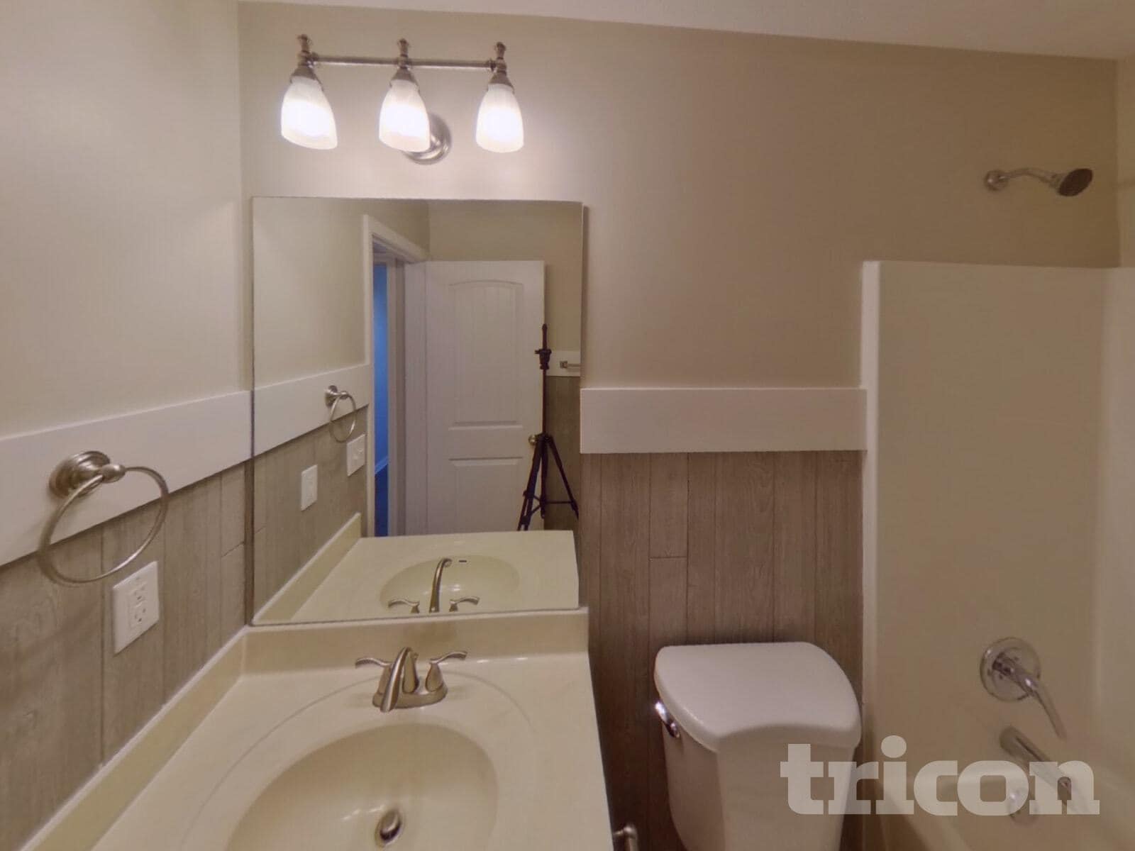 Building Photo - 605 Silverhill Dr