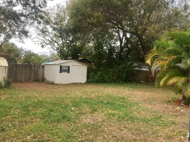 Building Photo - 1608 Knollwood Circle