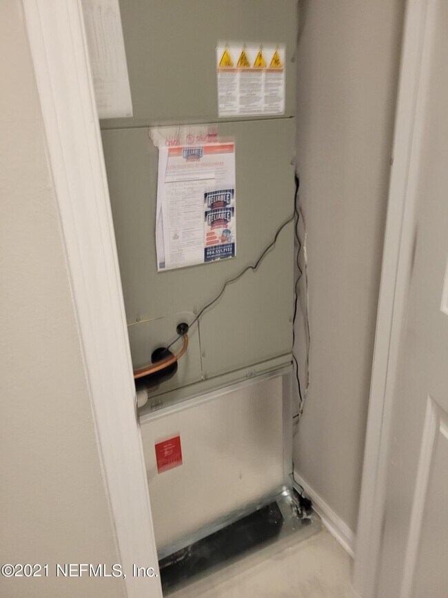 Building Photo - 334 Pine Bluff Dr