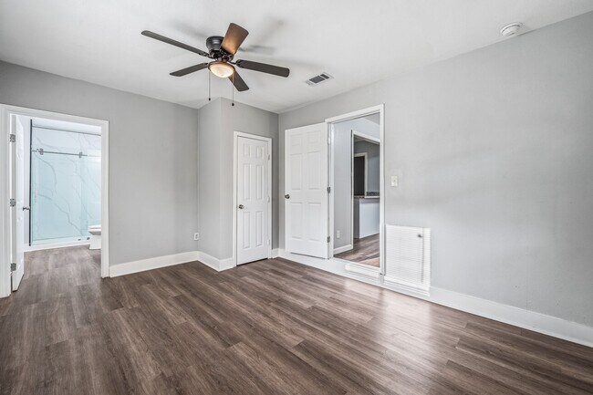 Building Photo - 5859 Flamingo Dr