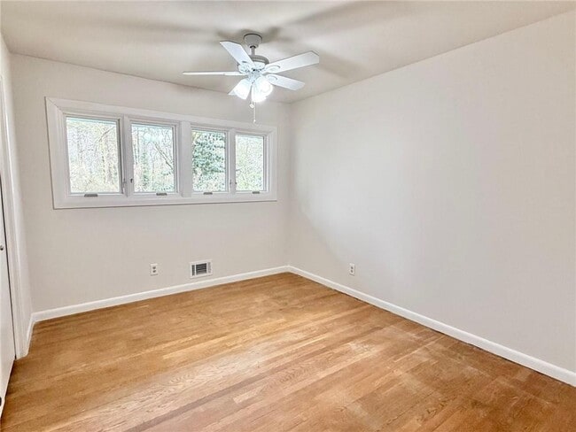 Building Photo - 505 River Valley Rd NW