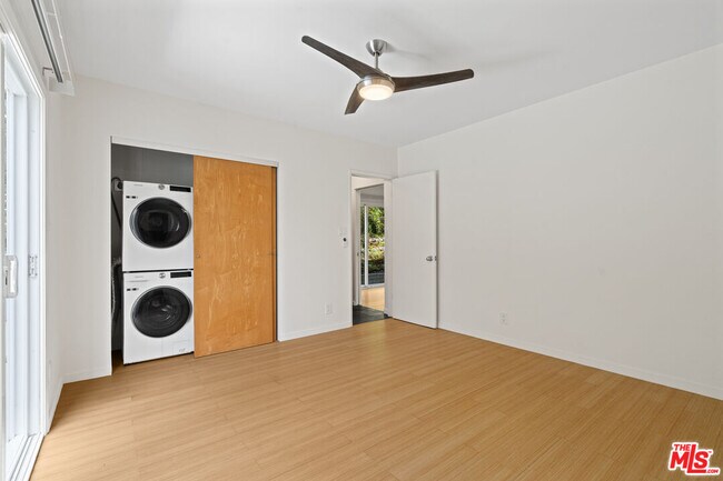 Building Photo - 631 Pier Ave