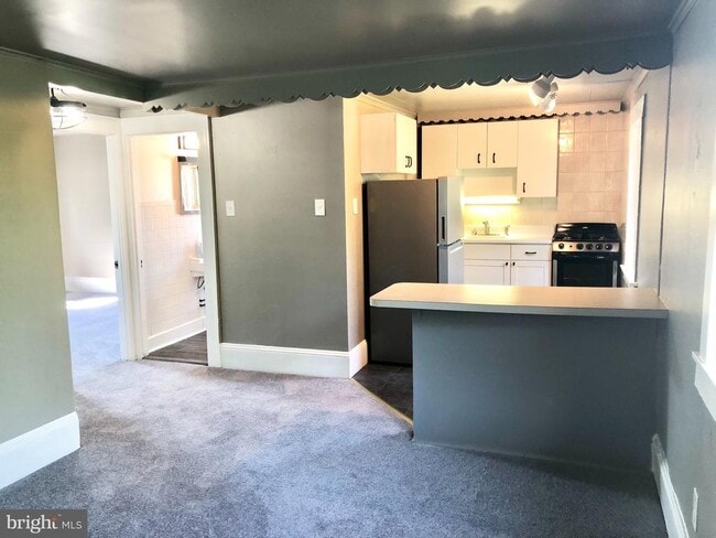 Building Photo - 4001 Center Ave