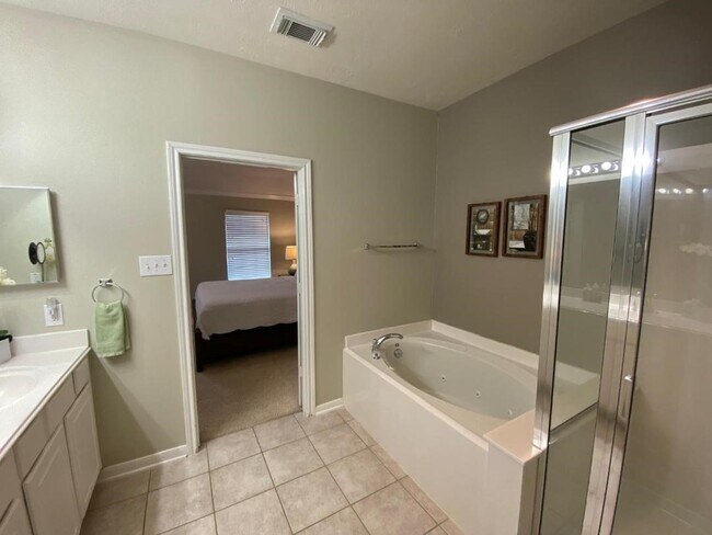 Building Photo - 26 Baccara Pl