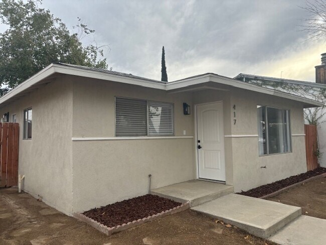Primary Photo - Clean 3 Bedroom / 1.5 Bathoroom House in T...