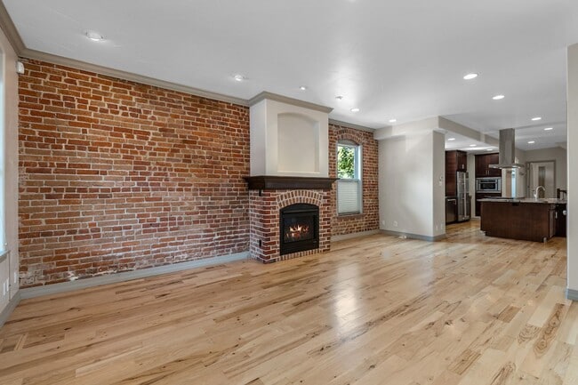 Building Photo - 1275 S Clayton St