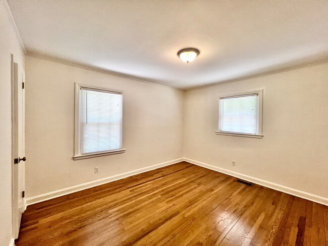 Building Photo - Updated Home in Convenient Location