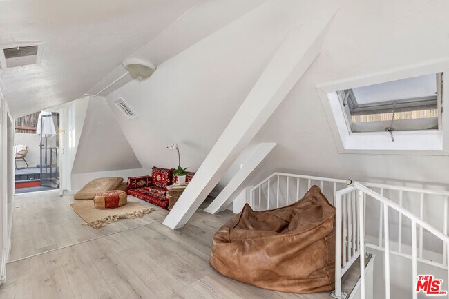 Building Photo - 2427 N Gower St