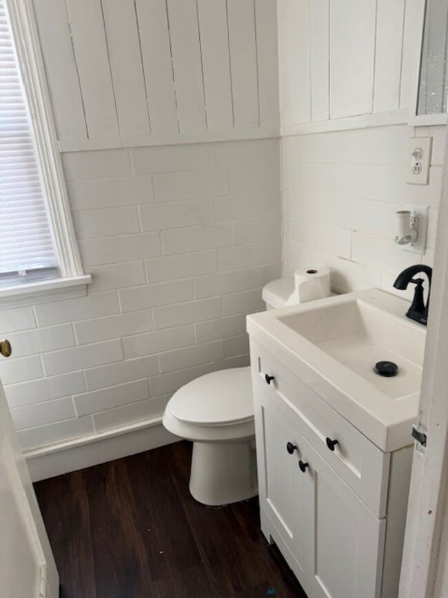 Building Photo - Make this your home 4Bedroom 2 bath home with one car garage $1550 per month